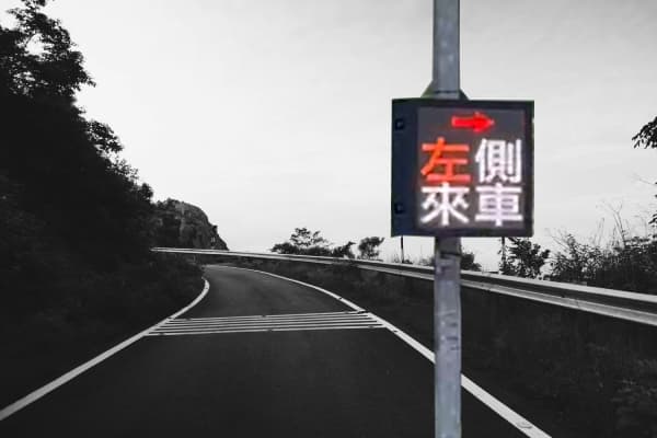 無三色號誌路口警示系統